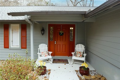 Welcome to 21 Starboard Tack, a 3BR/3BA home located in the on Keowee Key Golf and Country Club in South Carolina - for sale on GolfHomes.com, golf home, golf lot