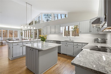 Welcome to 21 Starboard Tack, a 3BR/3BA home located in the on Keowee Key Golf and Country Club in South Carolina - for sale on GolfHomes.com, golf home, golf lot