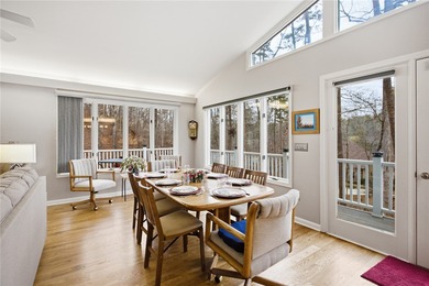 Welcome to 21 Starboard Tack, a 3BR/3BA home located in the on Keowee Key Golf and Country Club in South Carolina - for sale on GolfHomes.com, golf home, golf lot