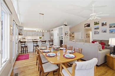 Welcome to 21 Starboard Tack, a 3BR/3BA home located in the on Keowee Key Golf and Country Club in South Carolina - for sale on GolfHomes.com, golf home, golf lot