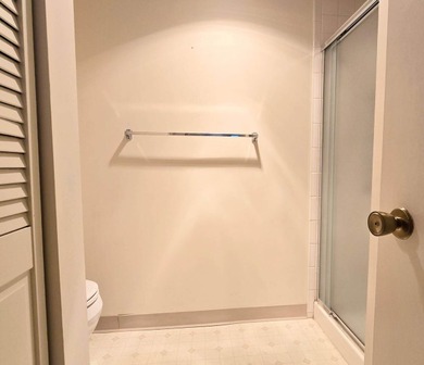 This light & neutral 2 bedroom 2 bath large (1380 sq. ft.) Cedar on Heather Ridge Golf Club in Illinois - for sale on GolfHomes.com, golf home, golf lot