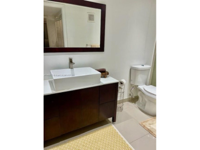 Beautiful Condo in Great Condition in Doral Oaks, perfect for a on Jim McLean Signature Course in Florida - for sale on GolfHomes.com, golf home, golf lot