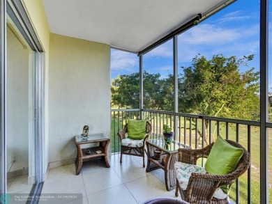 This lovely 1-bedroom, 1.5-bathroom property presents a charming on Palm-Aire Country Club and Resort - The Oaks in Florida - for sale on GolfHomes.com, golf home, golf lot