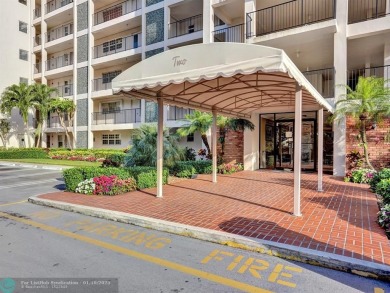 This lovely 1-bedroom, 1.5-bathroom property presents a charming on Palm-Aire Country Club and Resort - The Oaks in Florida - for sale on GolfHomes.com, golf home, golf lot