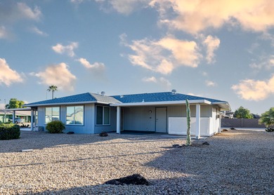 Fresh, bright, and ready for fun! This inviting 2 bedroom, 2 on Sun City Lakes West and East in Arizona - for sale on GolfHomes.com, golf home, golf lot