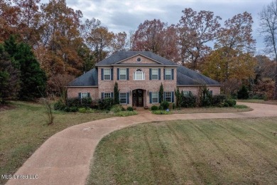 Stunning Home In Senatobia Awaits You! 4-bedroom, 3.5-bath home on Back Acres Country Club in Mississippi - for sale on GolfHomes.com, golf home, golf lot