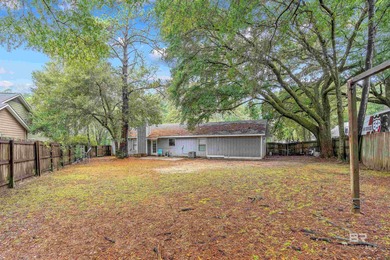 This charming 3 bed/2 bath Lake Forest cottage on a spacious on Lake Forest Yacht and Country Club in Alabama - for sale on GolfHomes.com, golf home, golf lot