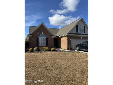 This meticulously maintained 2400 square foot home, nestled in on Castle Bay Golf and Country Club in North Carolina - for sale on GolfHomes.com, golf home, golf lot