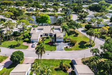 Beautifully remodeled custom villa, situated on a desirable on Hunters Run Golf and Country Club in Florida - for sale on GolfHomes.com, golf home, golf lot