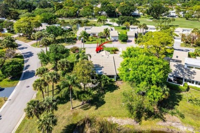 Beautifully remodeled custom villa, situated on a desirable on Hunters Run Golf and Country Club in Florida - for sale on GolfHomes.com, golf home, golf lot