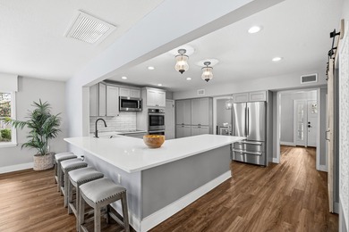 3 bed/2.5 bath home on .35 acres in the highly desirable Kenwood on Fort Walton Beach Golf Course in Florida - for sale on GolfHomes.com, golf home, golf lot