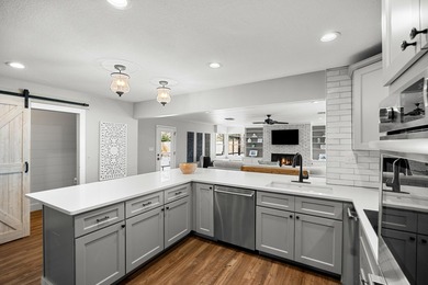 3 bed/2.5 bath home on .35 acres in the highly desirable Kenwood on Fort Walton Beach Golf Course in Florida - for sale on GolfHomes.com, golf home, golf lot