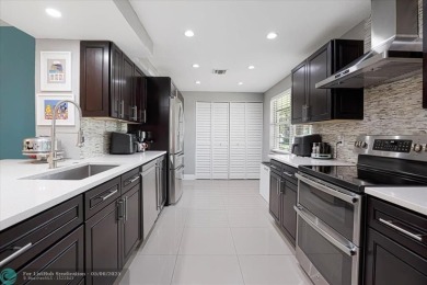 LOOK AT THIS GEM NESTLED IN PALM AIRE COUNTRY CLUB!! ALL AGES on Palm-Aire Country Club and Resort - The Oaks in Florida - for sale on GolfHomes.com, golf home, golf lot