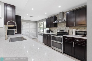LOOK AT THIS GEM NESTLED IN PALM AIRE COUNTRY CLUB!! ALL AGES on Palm-Aire Country Club and Resort - The Oaks in Florida - for sale on GolfHomes.com, golf home, golf lot