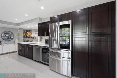 LOOK AT THIS GEM NESTLED IN PALM AIRE COUNTRY CLUB!! ALL AGES on Palm-Aire Country Club and Resort - The Oaks in Florida - for sale on GolfHomes.com, golf home, golf lot