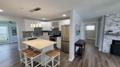 Welcome to this unique home in the 55+ neighborhood of on Mainlands Golf Club in Florida - for sale on GolfHomes.com, golf home, golf lot