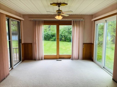 This charming 3 bedroom, 2 bathroom home with great curb appeal on Deer Run/Mary Heath Mem. Golf Course in Illinois - for sale on GolfHomes.com, golf home, golf lot
