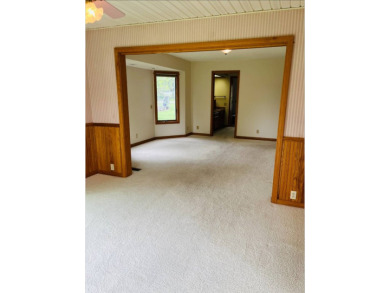 This charming 3 bedroom, 2 bathroom home with great curb appeal on Deer Run/Mary Heath Mem. Golf Course in Illinois - for sale on GolfHomes.com, golf home, golf lot