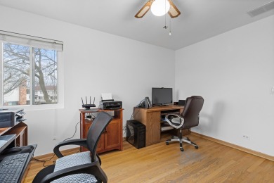 Experience the perfect blend of comfort and convenience in this on Sportsmans Country Club in Illinois - for sale on GolfHomes.com, golf home, golf lot