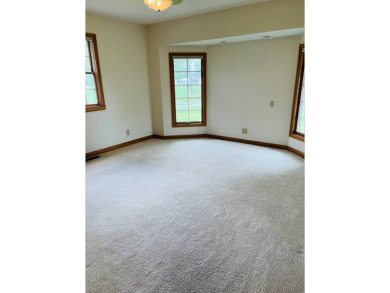This charming 3 bedroom, 2 bathroom home with great curb appeal on Deer Run/Mary Heath Mem. Golf Course in Illinois - for sale on GolfHomes.com, golf home, golf lot