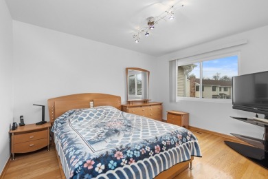 Experience the perfect blend of comfort and convenience in this on Sportsmans Country Club in Illinois - for sale on GolfHomes.com, golf home, golf lot