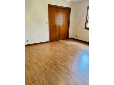 This charming 3 bedroom, 2 bathroom home with great curb appeal on Deer Run/Mary Heath Mem. Golf Course in Illinois - for sale on GolfHomes.com, golf home, golf lot