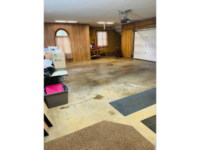 This charming 3 bedroom, 2 bathroom home with great curb appeal on Deer Run/Mary Heath Mem. Golf Course in Illinois - for sale on GolfHomes.com, golf home, golf lot