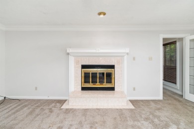 This 3 bedroom, 2.5 baths, 2846 sq ft, Victorian style home on DeSoto Golf Course in Arkansas - for sale on GolfHomes.com, golf home, golf lot