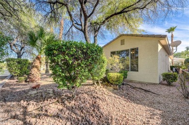 Beautiful 2 bed + den, 2 bath home on a desirable corner lot in on Siena Golf Club in Nevada - for sale on GolfHomes.com, golf home, golf lot