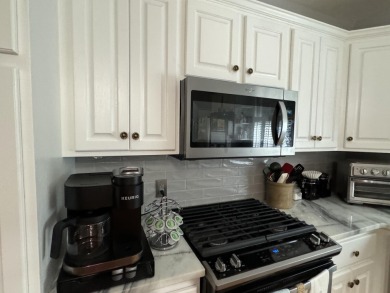 OPEN HOUSE SUNDAY 2-4 PM. Charming Bungalow Village! - Welcome on Houndslake Country Club in South Carolina - for sale on GolfHomes.com, golf home, golf lot
