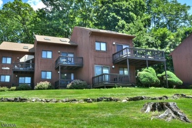Welcome to this beautiful end-unit condo in Great Gorge Village! on Minerals Golf Club in New Jersey - for sale on GolfHomes.com, golf home, golf lot