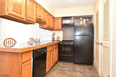 Welcome to this beautiful end-unit condo in Great Gorge Village! on Minerals Golf Club in New Jersey - for sale on GolfHomes.com, golf home, golf lot