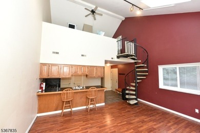 Welcome to this beautiful end-unit condo in Great Gorge Village! on Minerals Golf Club in New Jersey - for sale on GolfHomes.com, golf home, golf lot