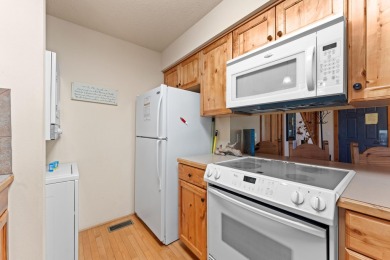 Escape to this charming 1-bedroom cabin/half-duplex nestled in on Ledgestone Country Club and Golf Course in Missouri - for sale on GolfHomes.com, golf home, golf lot