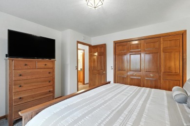 Welcome to 1881 E. Ravenwood -- a ranch-style home with 4 on Eagle Glen Golf Club in Indiana - for sale on GolfHomes.com, golf home, golf lot