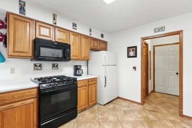 Welcome to 1881 E. Ravenwood -- a ranch-style home with 4 on Eagle Glen Golf Club in Indiana - for sale on GolfHomes.com, golf home, golf lot