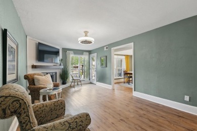 STYLISH, MOVE-IN READY TOWNHOME IN SOUGHT-AFTER FARMERS BRANCH on Brookhaven Country Club - Golf Course in Texas - for sale on GolfHomes.com, golf home, golf lot