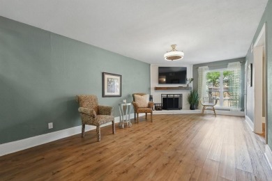 STYLISH, MOVE-IN READY TOWNHOME IN SOUGHT-AFTER FARMERS BRANCH on Brookhaven Country Club - Golf Course in Texas - for sale on GolfHomes.com, golf home, golf lot