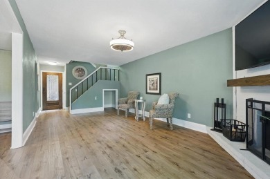 STYLISH, MOVE-IN READY TOWNHOME IN SOUGHT-AFTER FARMERS BRANCH on Brookhaven Country Club - Golf Course in Texas - for sale on GolfHomes.com, golf home, golf lot
