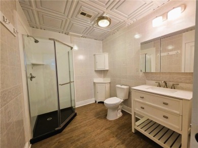Nestled close to Dogwood Golf Course, this lovely end unit on Bella Vista Country Club and Golf Course in Arkansas - for sale on GolfHomes.com, golf home, golf lot