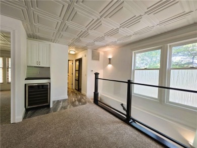 Nestled close to Dogwood Golf Course, this lovely end unit on Bella Vista Country Club and Golf Course in Arkansas - for sale on GolfHomes.com, golf home, golf lot