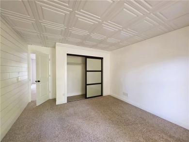 Nestled close to Dogwood Golf Course, this lovely end unit on Bella Vista Country Club and Golf Course in Arkansas - for sale on GolfHomes.com, golf home, golf lot