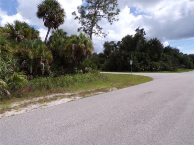 This double lot is in Flood Zone X and the adjoining lot is also on Bobcat Trail Golf Club in Florida - for sale on GolfHomes.com, golf home, golf lot