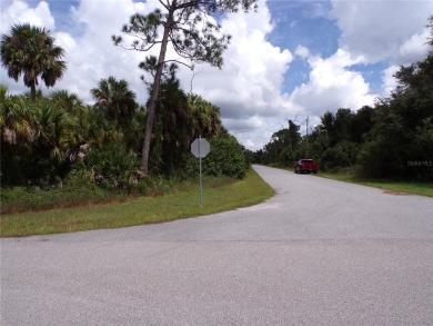 This double lot is in Flood Zone X and the adjoining lot is also on Bobcat Trail Golf Club in Florida - for sale on GolfHomes.com, golf home, golf lot