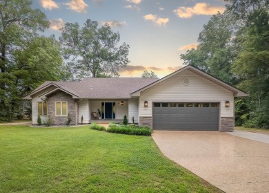 Lakefront Home in Cherokee Village, Arkansas - Waterfront Living on Cherokee Village North Course in Arkansas - for sale on GolfHomes.com, golf home, golf lot