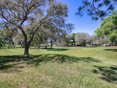 This Captiva 2-bedroom home offers a prime location with golf on Eagle Ridge At Spruce Creek Country Club in Florida - for sale on GolfHomes.com, golf home, golf lot