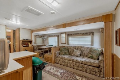 Come check out this charming 3-bedroom, 1-bath 1999 camper with on River Ridge Golf Club in Virginia - for sale on GolfHomes.com, golf home, golf lot