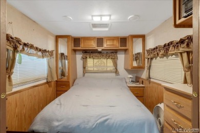 Come check out this charming 3-bedroom, 1-bath 1999 camper with on River Ridge Golf Club in Virginia - for sale on GolfHomes.com, golf home, golf lot