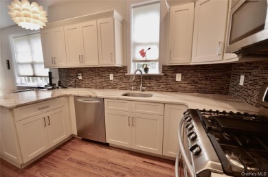 Renovated-Updated-Spacious Mirasol Model Townhouse 3 Bedroom 2.5 on The Greens At Half Hollow in New York - for sale on GolfHomes.com, golf home, golf lot