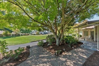 Welcome home to this charming 1-level townhome on the golf on Summerfield Golf and Country Club in Oregon - for sale on GolfHomes.com, golf home, golf lot